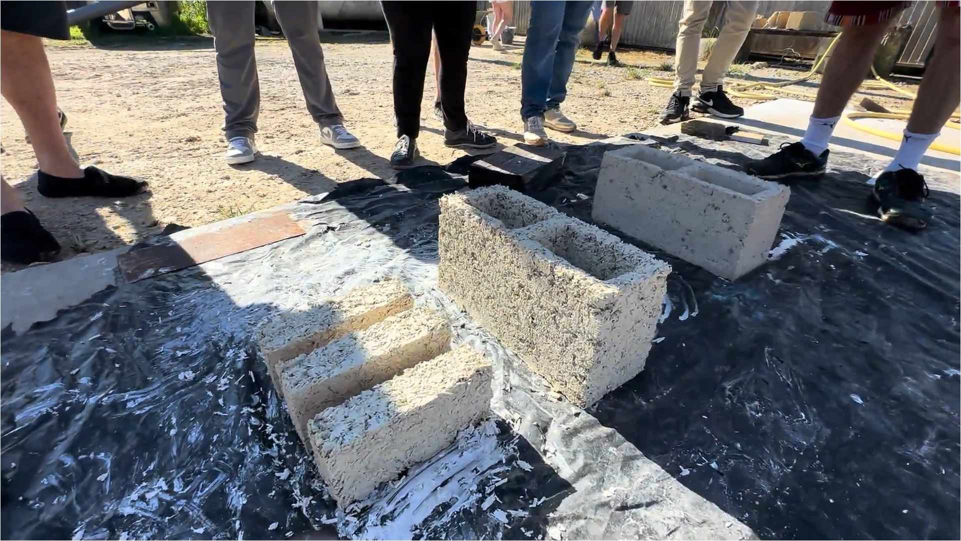 Fabrication de briques de chanvre artisanales